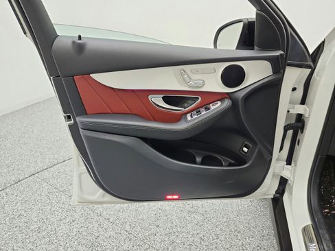 Used 2022 Mercedes-Benz GLC 300 image 12