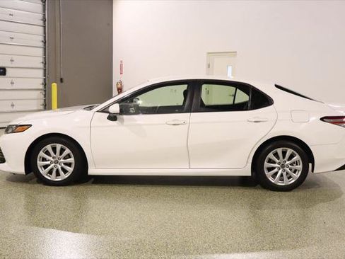 Used 2018 Toyota Camry LE FWD image 5