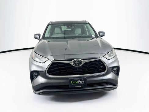 Used 2020 Toyota Highlander Limited AWD/4WD image 2