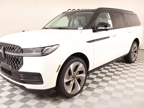 New 2026 Lincoln Navigator L Black Label w/ Black Label Special Edition image 11