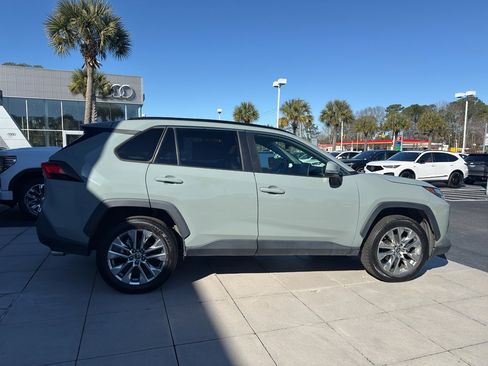 Used 2022 Toyota RAV4 XLE Premium image 7