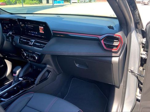 Used 2025 Chevrolet TrailBlazer RS w/ Convenience Package FWD image 19
