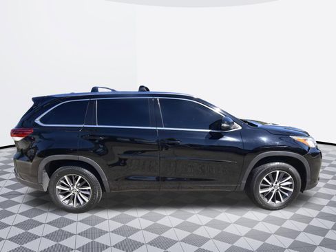 Used 2017 Toyota Highlander XLE image 5