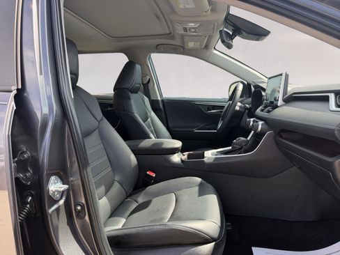 Used 2022 Toyota RAV4 Limited image 15
