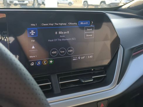 Used 2025 Chevrolet Trax RS image 16