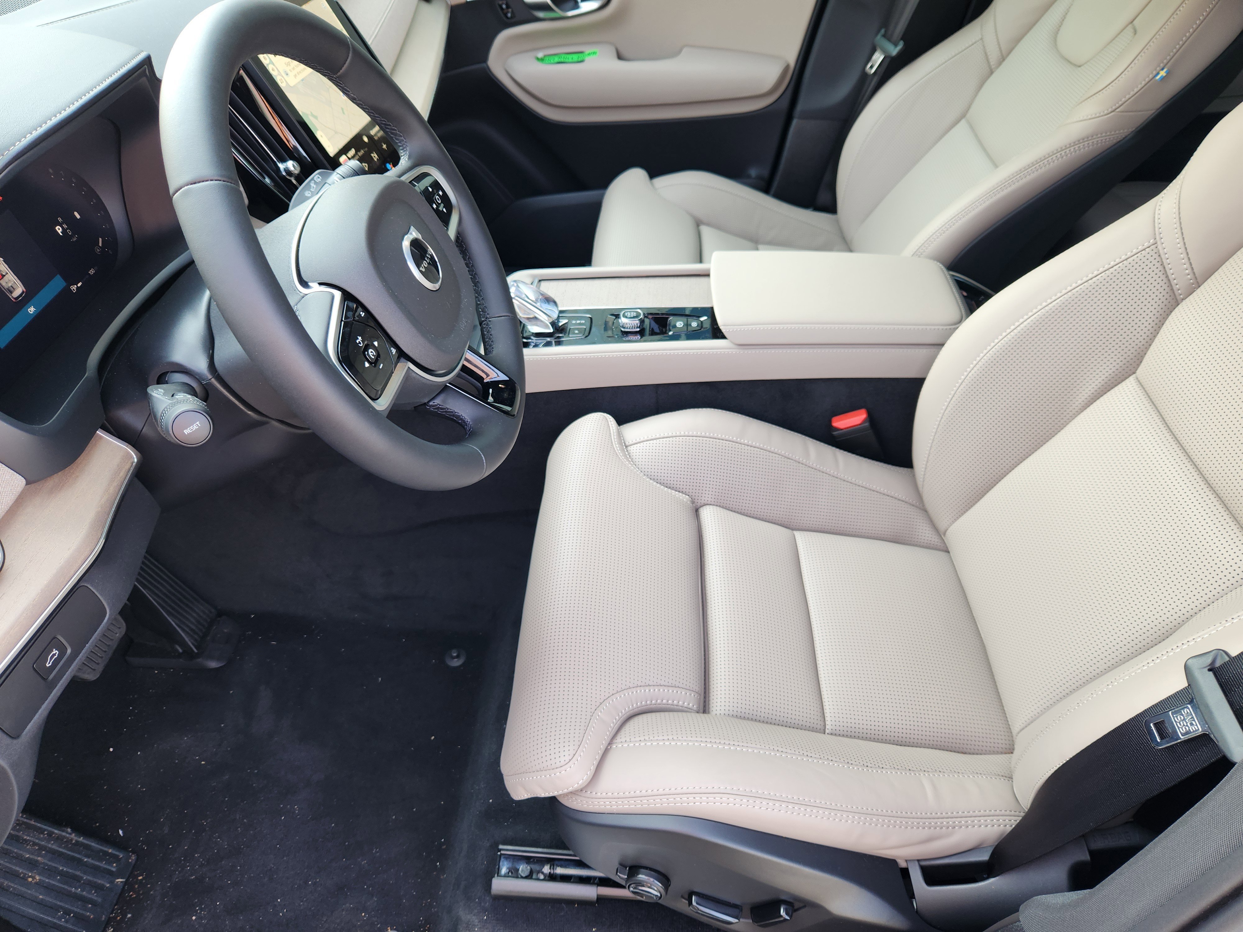 Used 2026 Volvo XC90 B6 Ultra w/ Protection Package AWD/4WD image 11