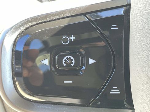 Certified 2024 Volvo XC60 B5 Plus w/ Protection Package Premier image 23