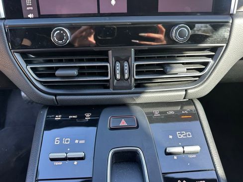 Certified 2023 Porsche Macan AWD/4WD image 24