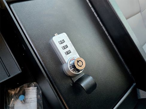 Used 2024 Toyota Tundra Limited image 23