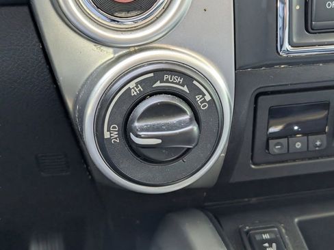 Used 2020 Nissan Titan SV w/ SV Convenience Package AWD/4WD image 27
