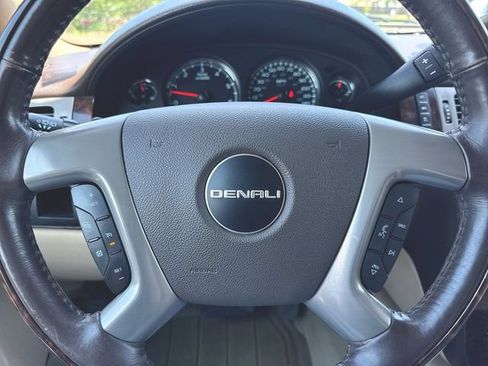 Used 2014 GMC Yukon Denali AWD/4WD image 11