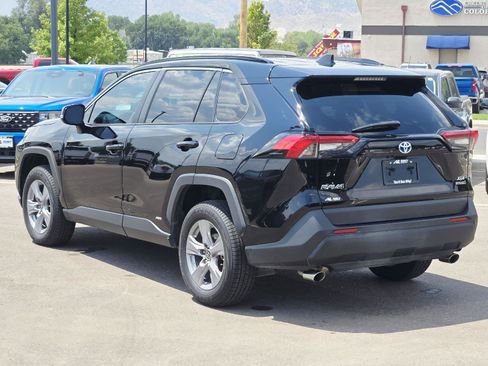 Used 2022 Toyota RAV4 XLE AWD/4WD image 6