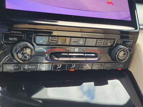 Used 2025 Jeep Grand Cherokee L Limited image 23