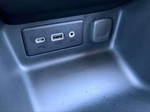 Used 2024 GMC Terrain SLE image 27