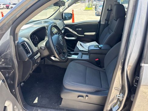 Used 2023 Nissan Frontier SV w/ SV Convenience Package RWD image 11