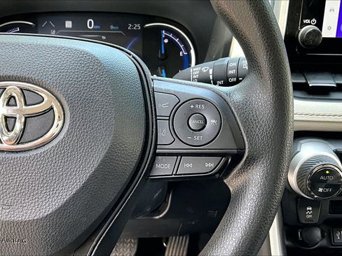 Used 2024 Toyota RAV4 XLE AWD/4WD image 11