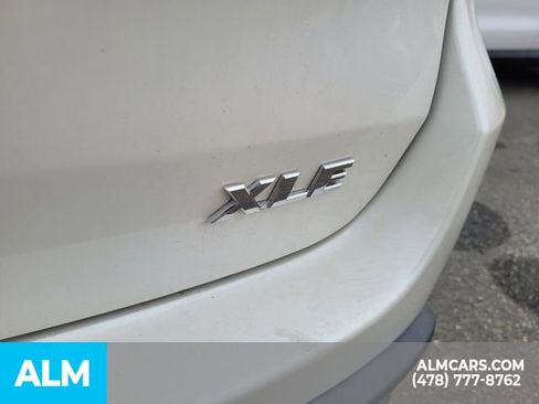 Used 2019 Toyota Highlander XLE image 24