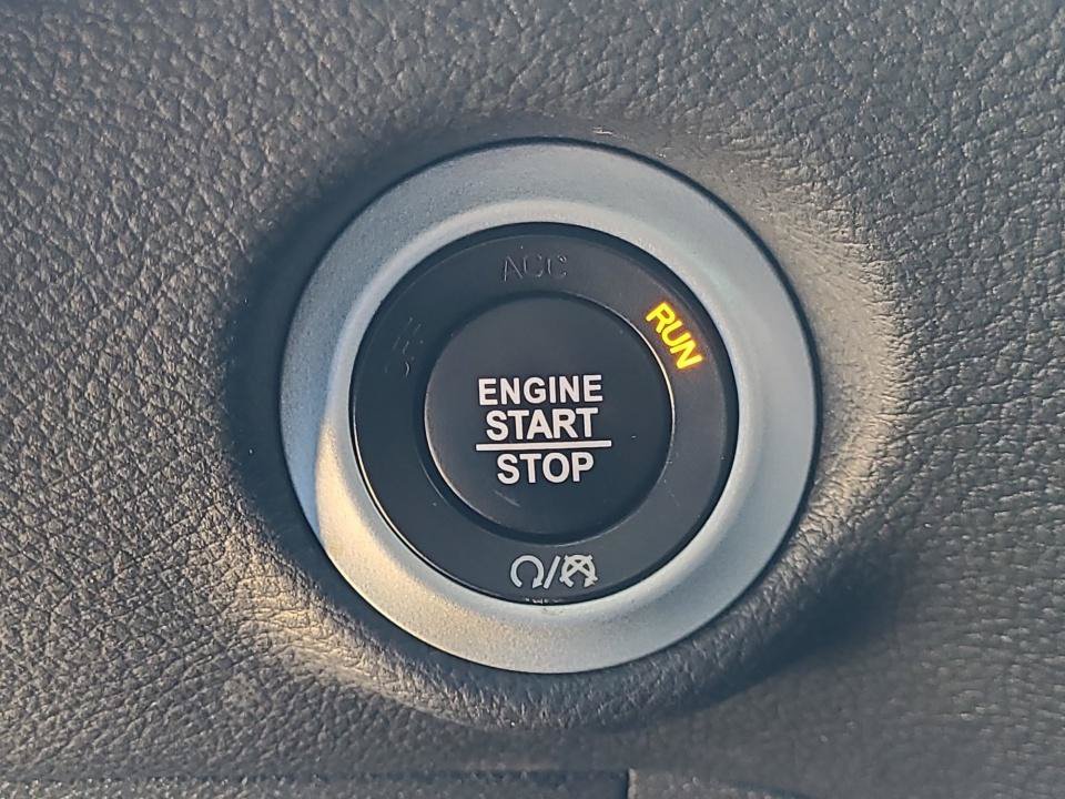 Used 2025 Chrysler Pacifica Limited FWD image 24