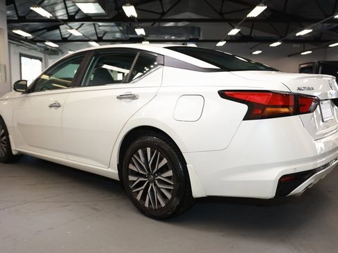 Used 2024 Nissan Altima 2.5 SV w/ SV Premium Package image 5