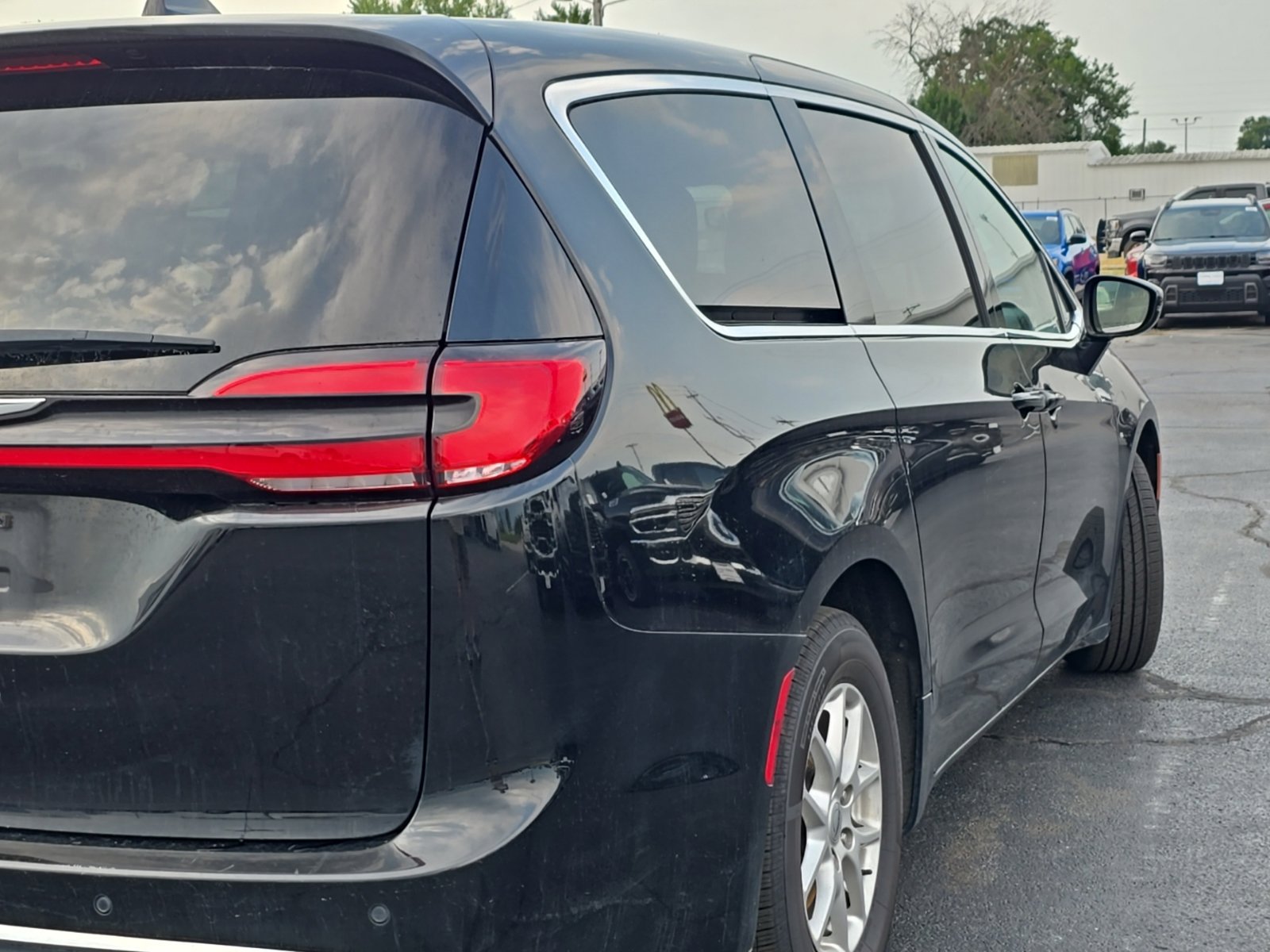 Used 2024 Chrysler Pacifica Touring-L FWD image 63