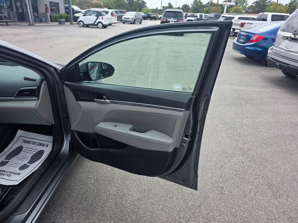 Used 2019 Hyundai Elantra SEL FWD image 10