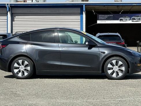 Used 2024 Tesla Model Y Long Range image 3