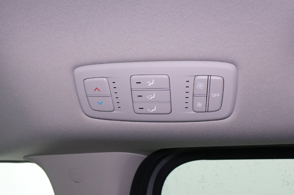 Used 2022 Kia Carnival LX FWD image 17