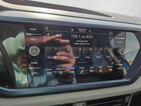 Used 2022 Volkswagen Taos SE image 13