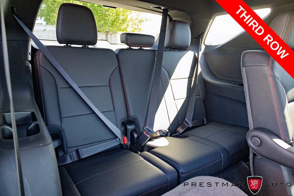 Used 2025 Chevrolet Traverse RS FWD image 5