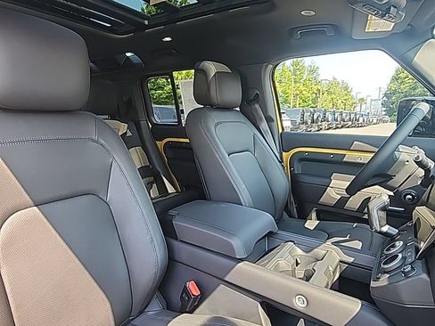 New 2026 Land Rover Defender 110 AWD/4WD image 21