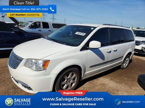 Used 2013 Chrysler Town & Country Touring FWD image 1