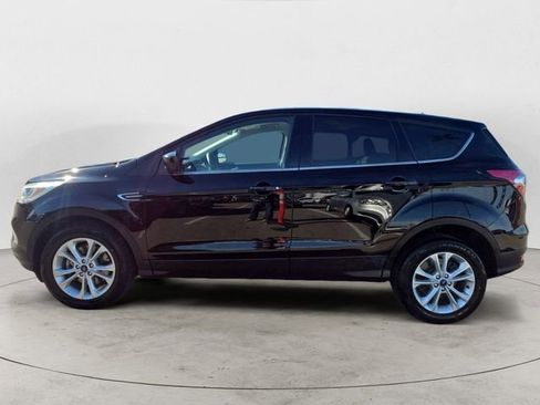 Used 2017 Ford Escape SE w/ SE Cold Weather Package AWD/4WD image 2