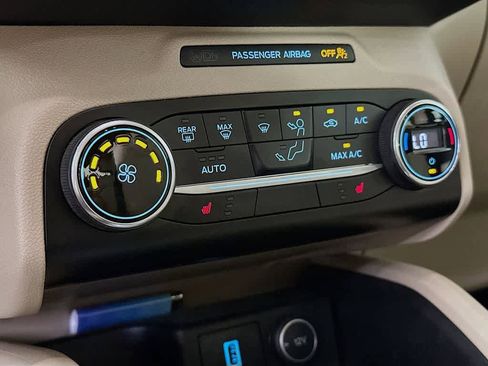 Certified 2020 Ford Escape SE image 17