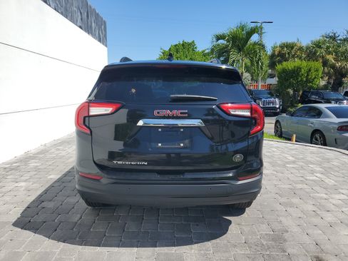 Used 2024 GMC Terrain SLE w/ Driver Convenience Package FWD image 5