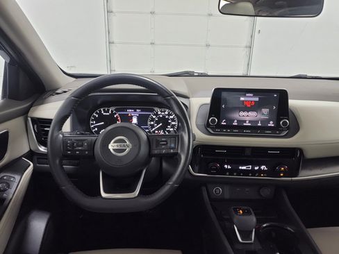 Used 2021 Nissan Rogue SV w/ Premium Package AWD/4WD image 12