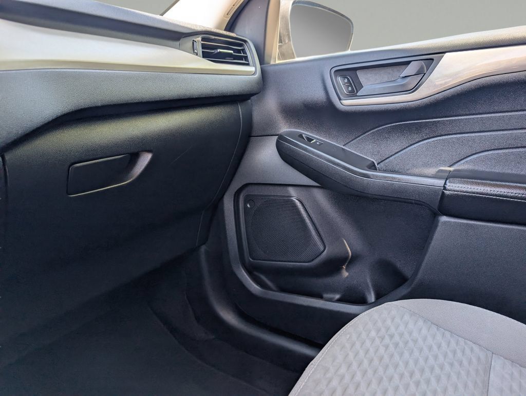 Used 2022 Ford Escape SE FWD image 30