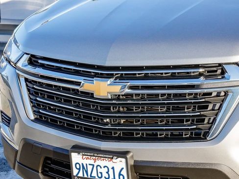 Used 2023 Chevrolet Traverse LT w/ LT Premium Package image 6