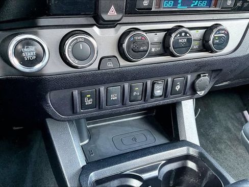 Used 2016 Toyota Tacoma TRD Sport w/ Premium & Technology Package AWD/4WD image 15