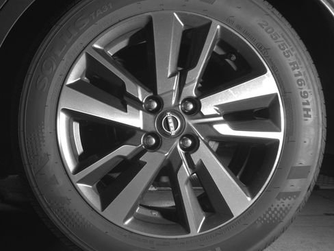 Used 2025 Nissan Versa SV image 14