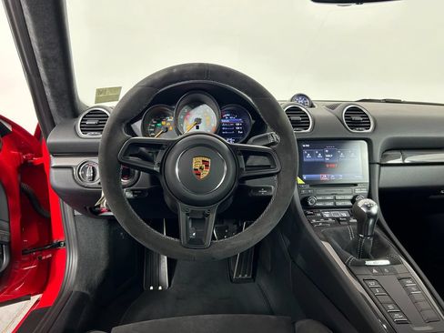Certified 2020 Porsche 718 Cayman GT4 RWD image 17