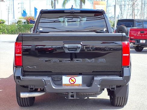 Used 2024 Toyota Tacoma TRD Sport w/ TRD Sport Premium Package image 5