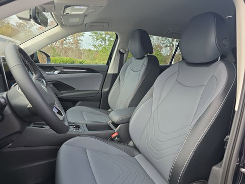 New 2026 Volkswagen Tiguan SE FWD image 15