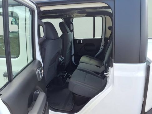 New 2026 Jeep Gladiator Sport AWD/4WD image 9
