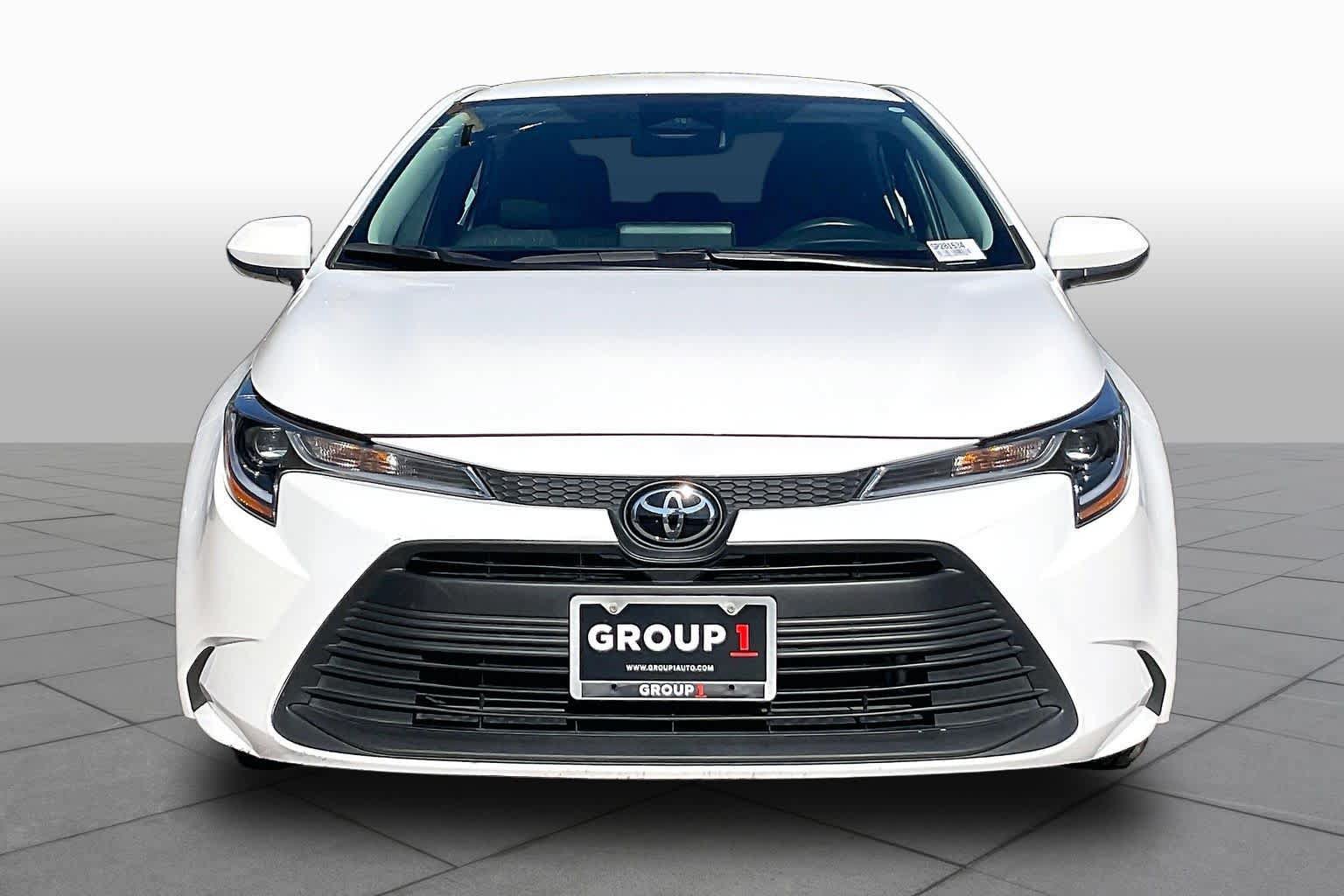 Used 2025 Toyota Corolla LE FWD image 4