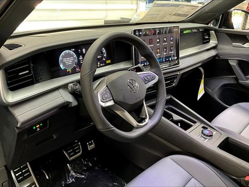 New 2026 Volkswagen Tiguan SE R-Line image 8