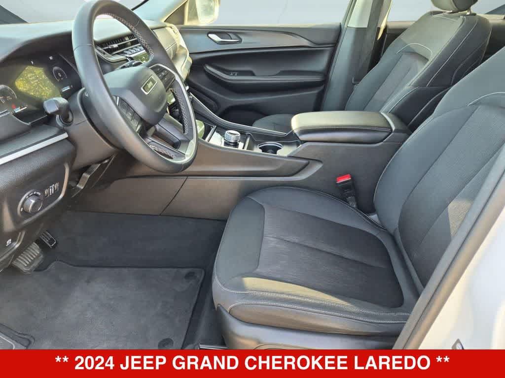 Used 2024 Jeep Grand Cherokee Laredo RWD image 16
