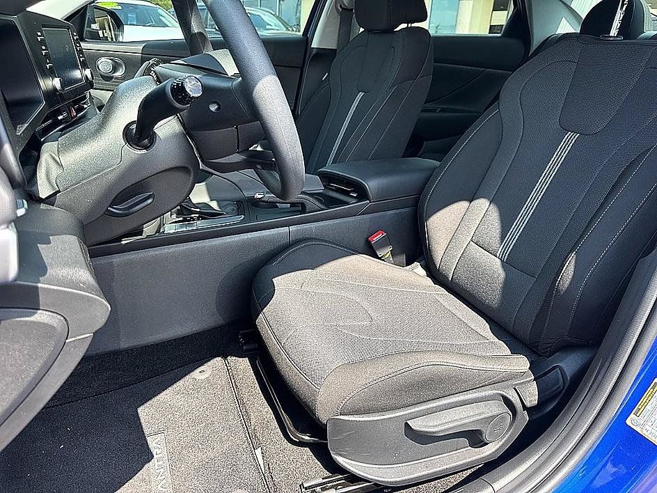 Certified 2026 Hyundai Elantra SE FWD image 13