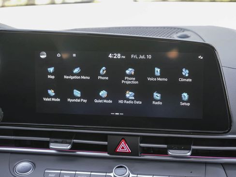 Used 2024 Hyundai Elantra SEL FWD image 14