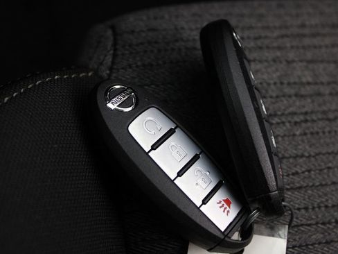 Used 2021 Nissan Rogue SV image 30