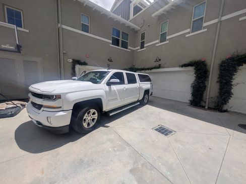 Used 2018 Chevrolet Silverado 1500 LT w/ All Star Edition AWD/4WD image 2